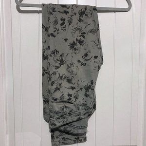 Love Culture Grey Floral Rose Print Low Rise Skinny Jean Pants